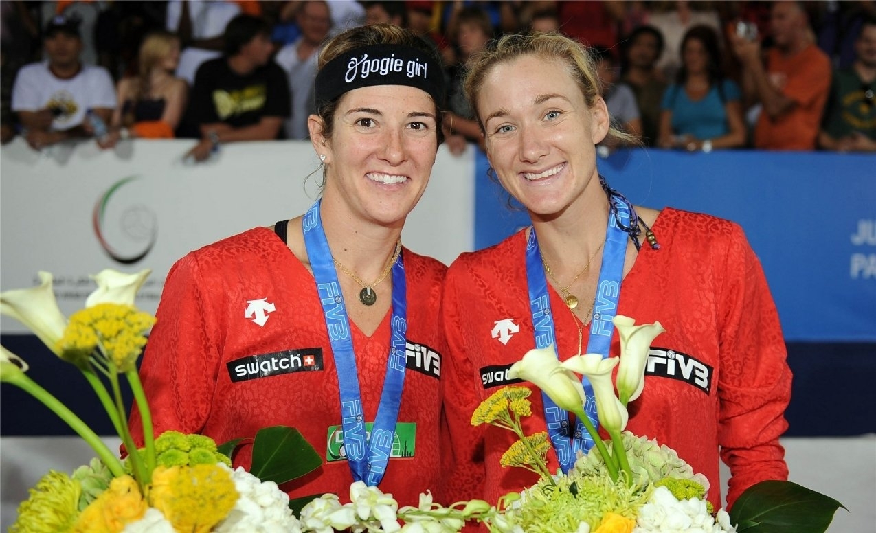 Nicole Branagh (left) and Kerri Walsh Jennings after winning the 2008 Dubai Open in their first-ever beach volleyball event together. Photocredit: FIVB.